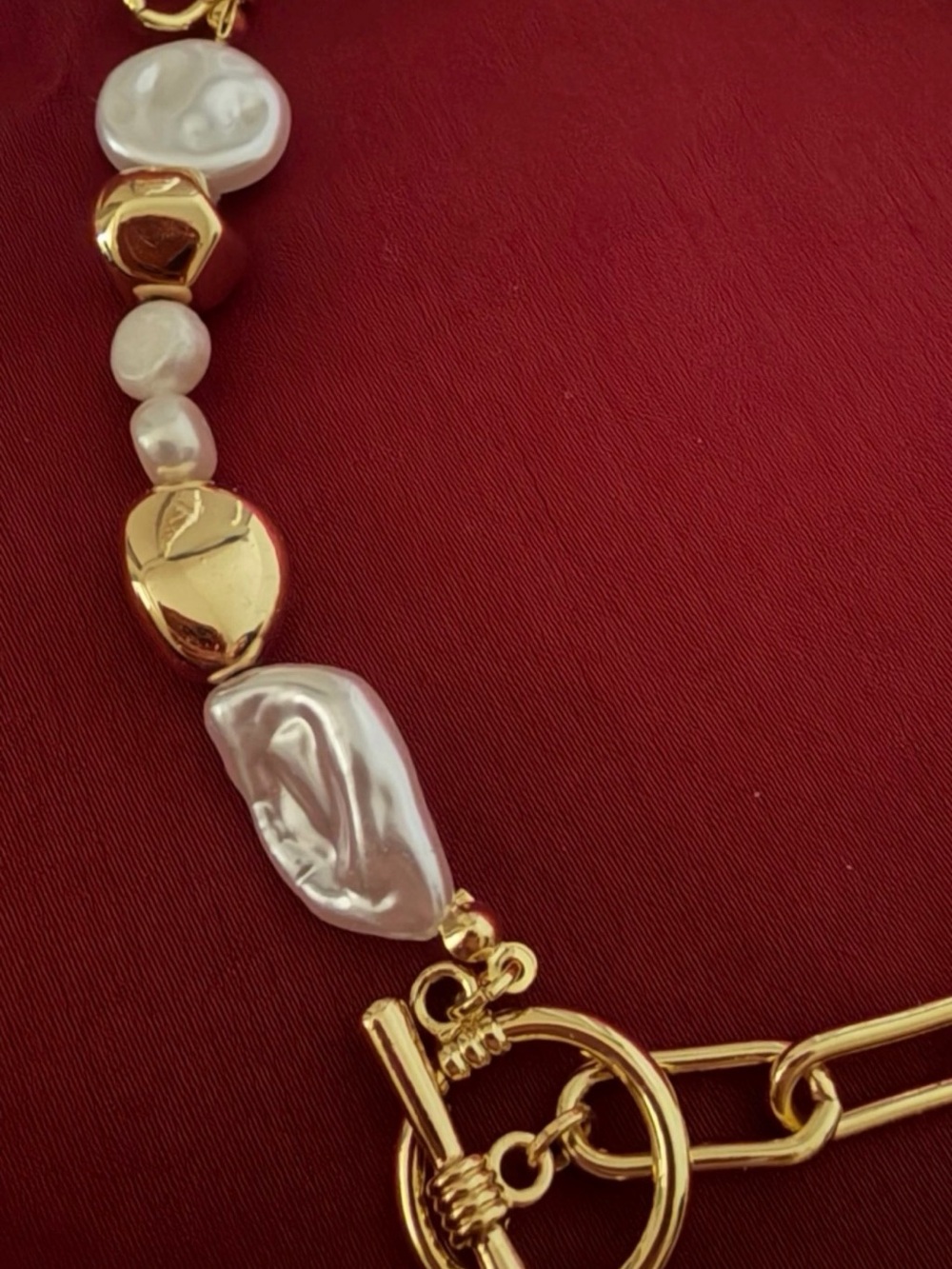 Statement Gold-tone Chain & Baroque Pearl Necklace - Toggle Clasp - Picture 3 of 3